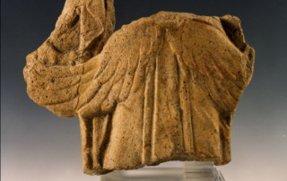 Antefissa con Potnia Theron, la ‘Signora degli animali’, con due felini ai lati. II-I secolo a.C.